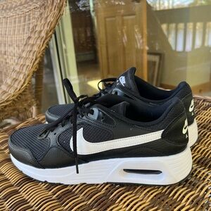 NWOB WOMENS NIKE AIR SNEAKERS